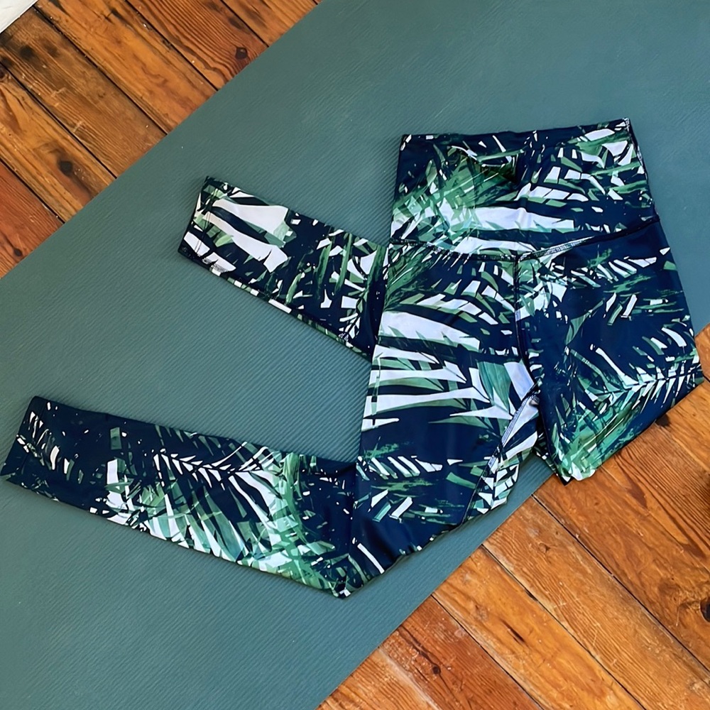 Jungle fern Beyond Yoga leggings